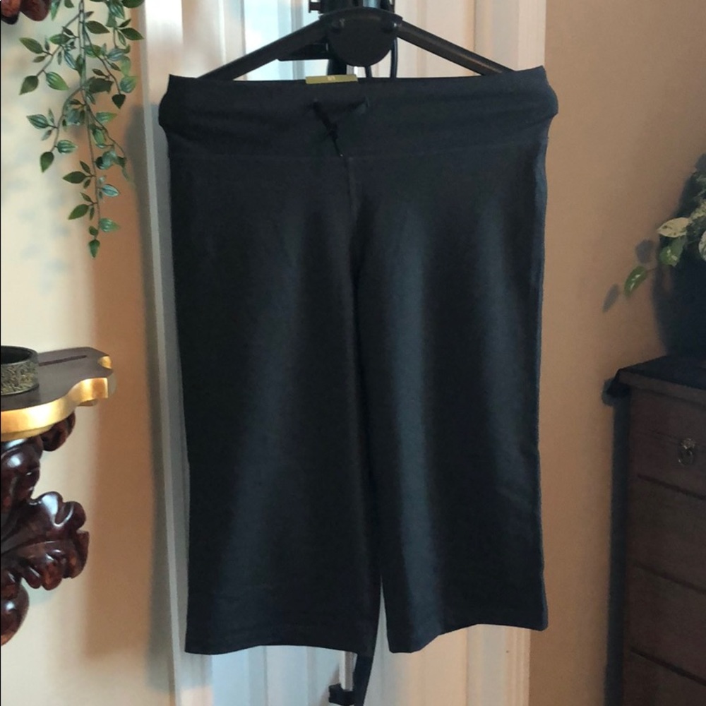 Stretch cropped shorts